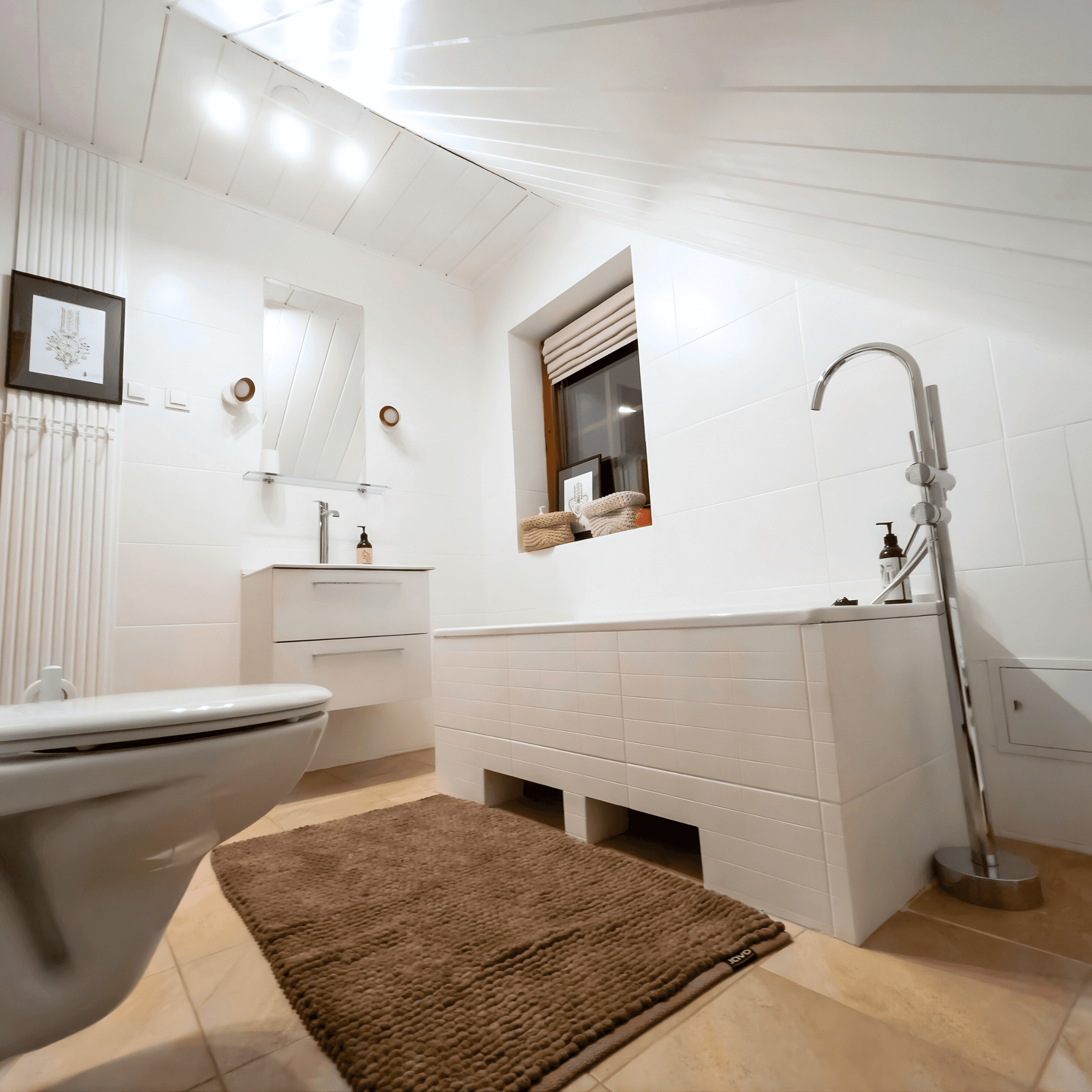 Łazienka z wanną wolnostojącą - luksusowy dom górski Soblówka