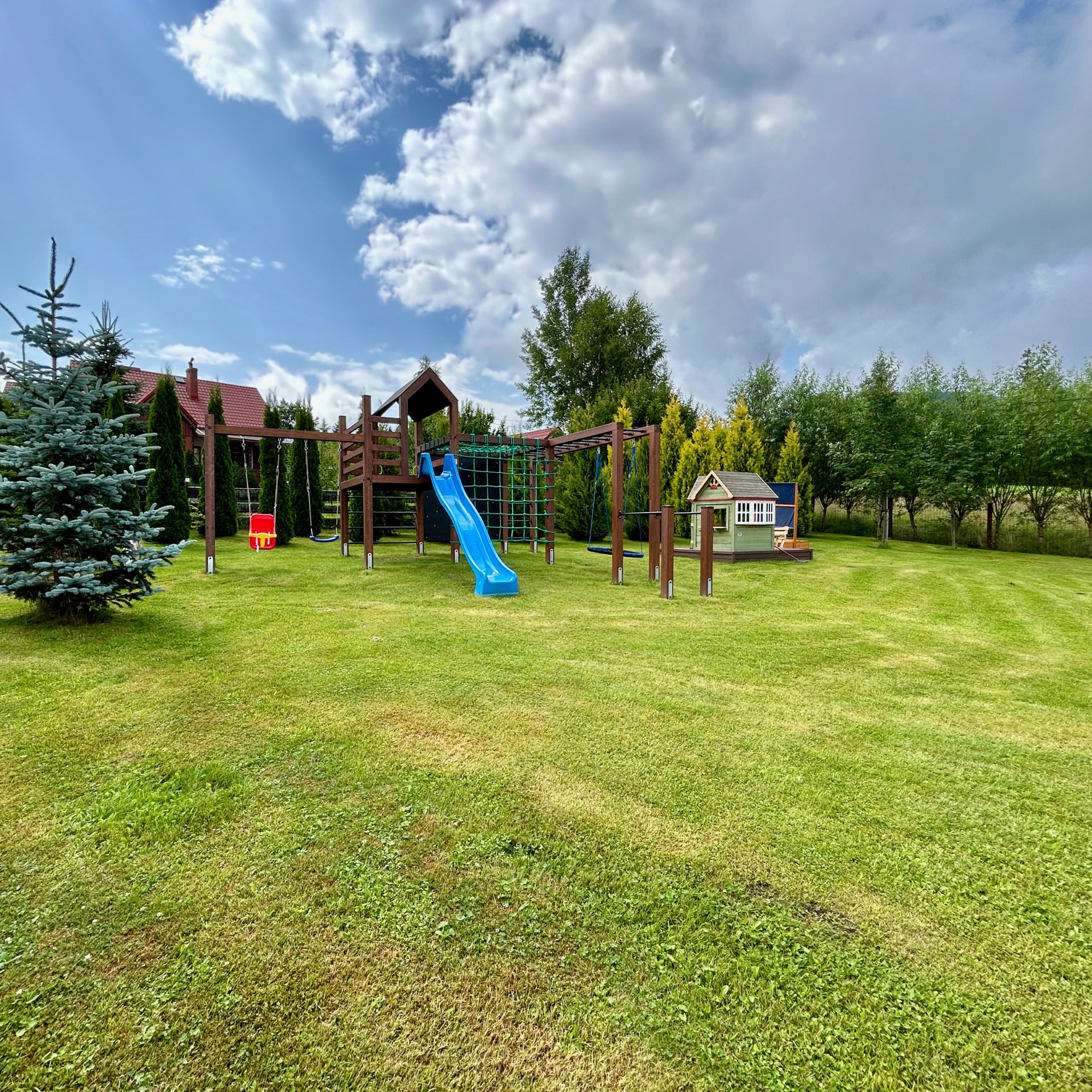 Plac zabaw na działce